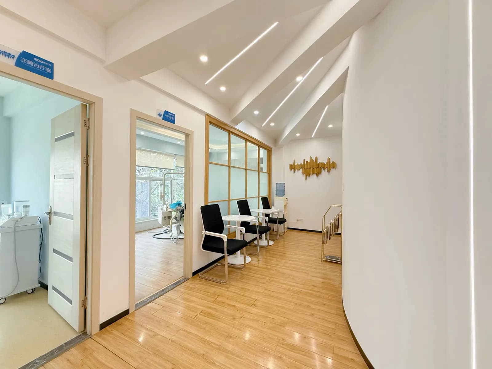 奕度口腔候诊走廊