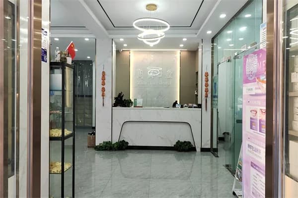 淮南周涛口腔山南院区前台与候诊区